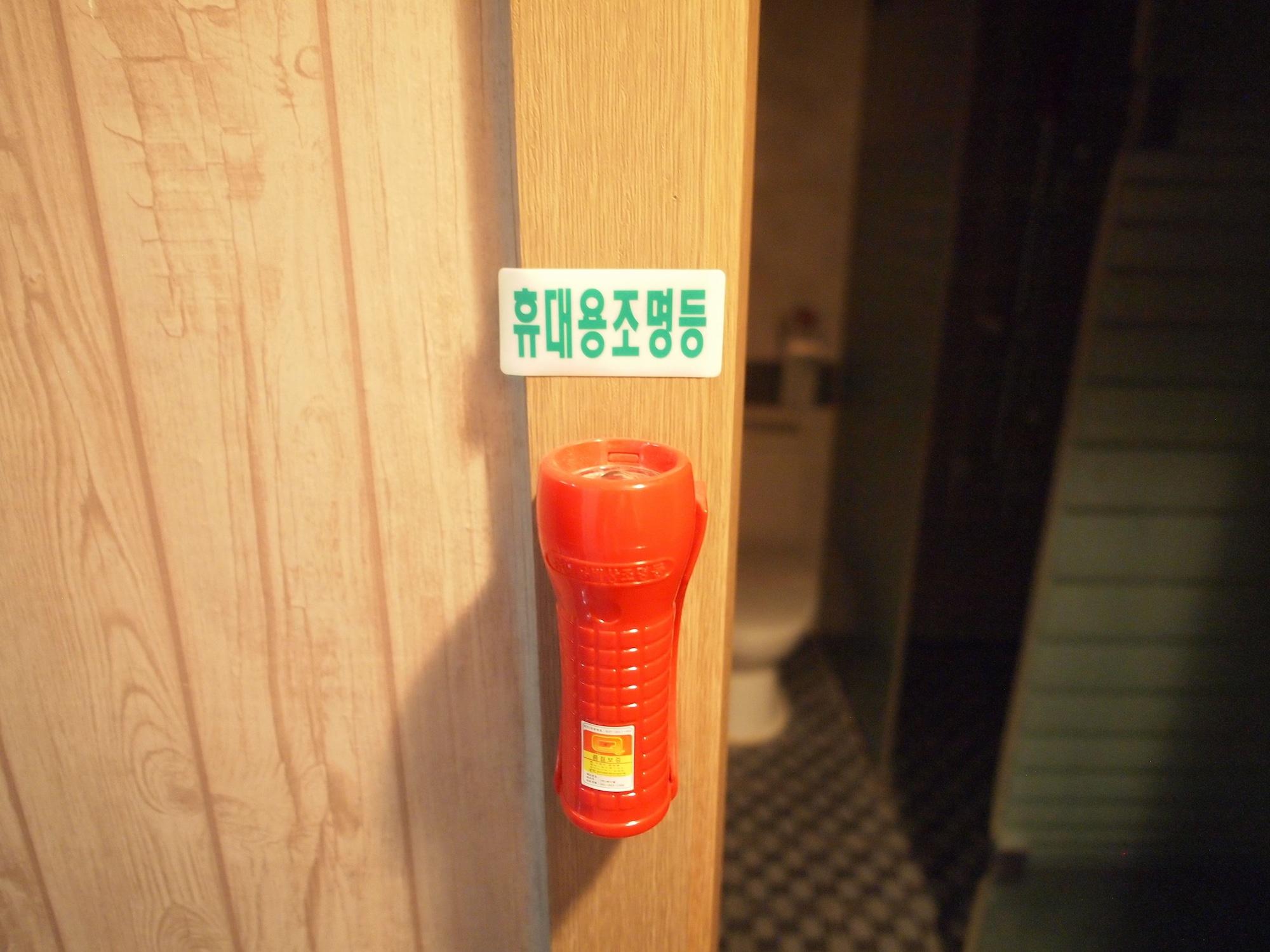 Hostel J Stay Сеул Екстериор снимка